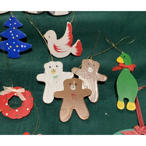 Vintage Christmas 20 Flat Wooden Hand Painted Ornament Lot Santa Snowmen Bears - Picture 5 of 16